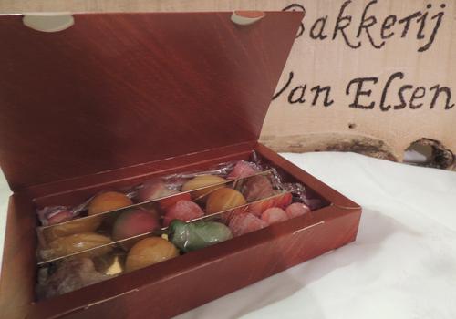 Marsepeinen fruit