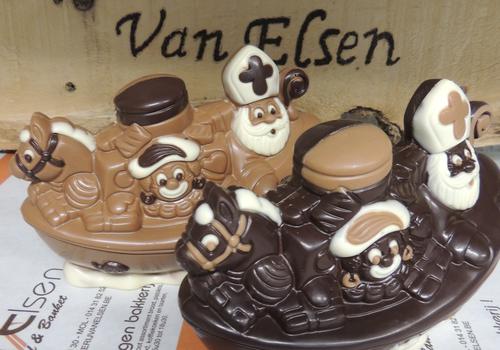 Sint en piet in stoomboot melk