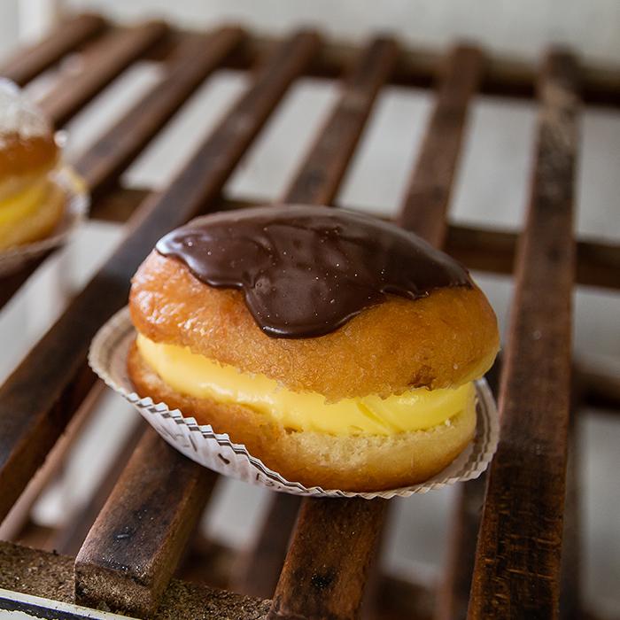 Oliebol met chocolade