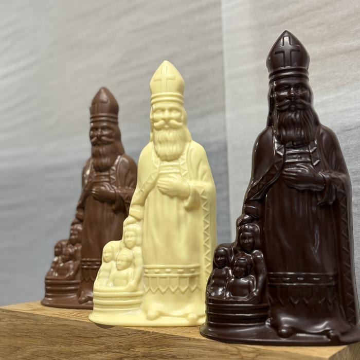Sinterklaas 25cm (wit, melk of puur)